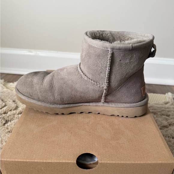 UGG Gray Campfire Fleece Lined Boots - Picture 2 of 10